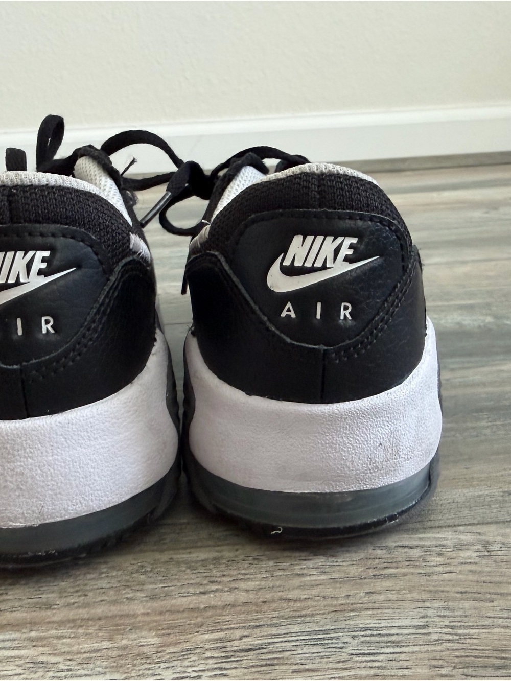 Nike Kids' Black and White Athletic Sneakers size 4Y - Picture 3 of 8
